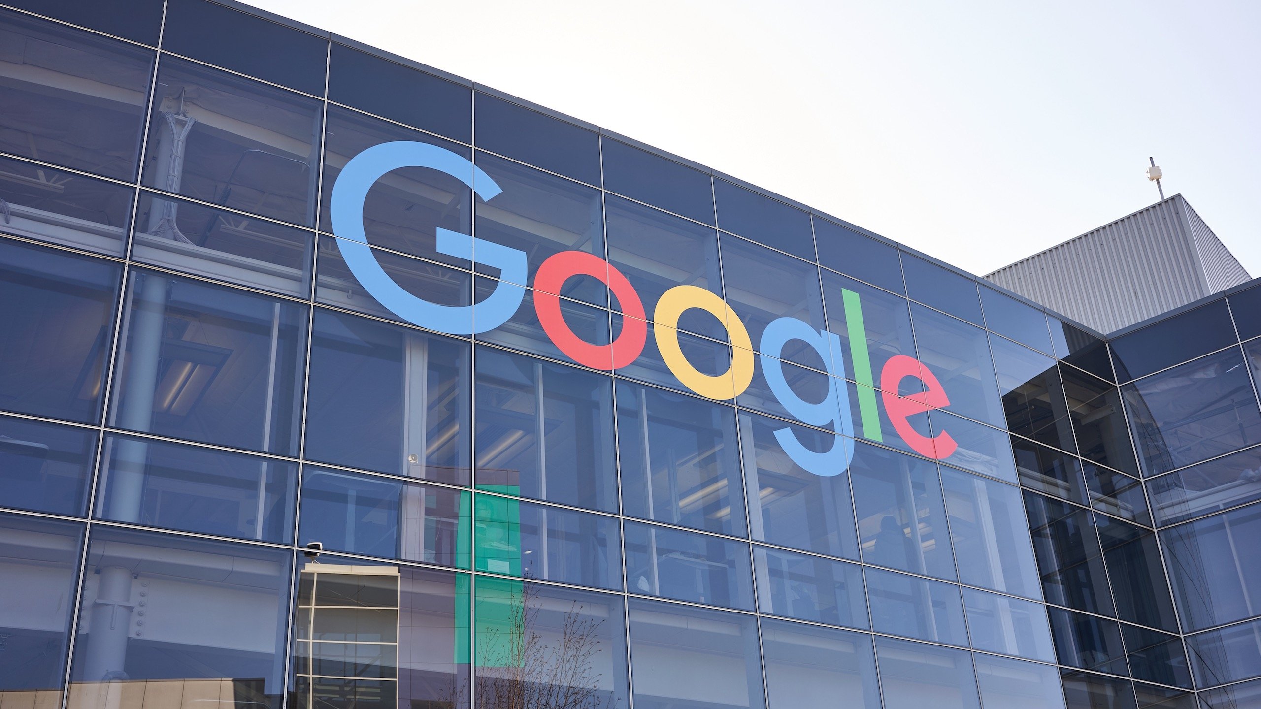 Googlen toimitusjohtaja ansaitsi viime vuonna 226 miljoonaa dollaria ja karsi sitten 12,000 XNUMX työntekijää