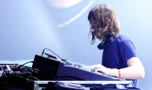 Legendaarinen elektroniikkamuusikko Aphex Twin lanseeraa AR-sovelluksen - VRScout