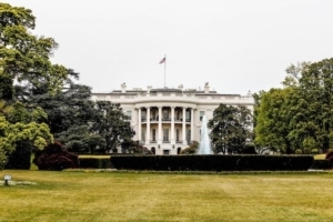 Vita huset beordrar federala myndigheter att följa cybersäkerhetspraxis