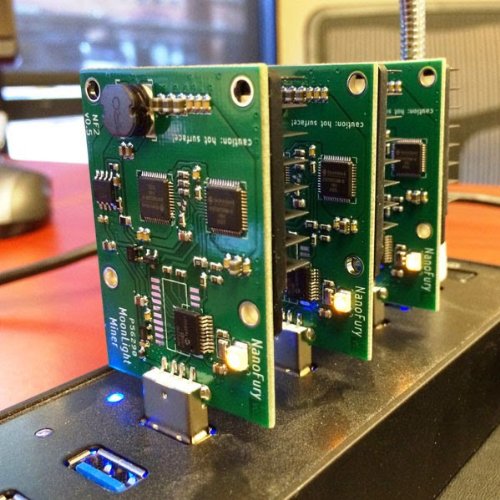 kuva kolmesta Nano Fury 2 Dual Chip USB Miner Bitfury NFY2 asic-mineristä
