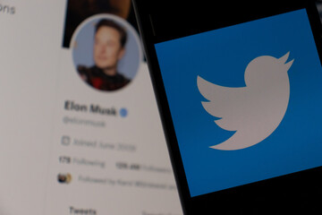 ایلان ماسک توییتر را به "X" تغییر داد، دوباره با ایده پرداخت های دوج بازی می کند | اخبار زنده بیت کوین