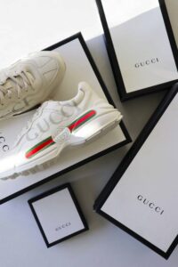 Gucci pozdravlja novega kreativnega direktorja Sabata de Sarna z modnimi revijami Metaverse
