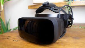 מחיר אוזניות Varjo Aero PC VR חתוך לחצי לצמיתות