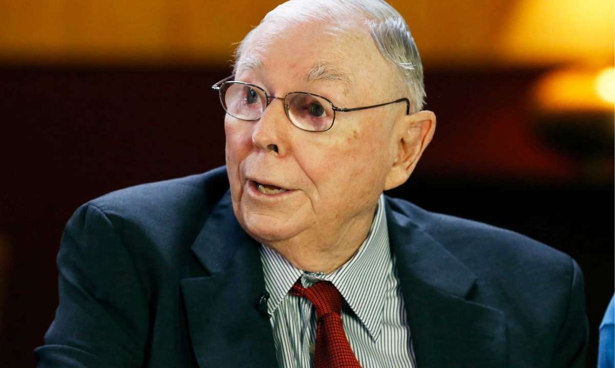Bitcoin Is The Stupidest Investment Ever: Charlie Munger angels PlatoBlockchain Data Intelligence. Vertical Search. Ai.