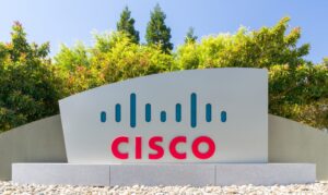 Kibernetski napadalci spremenijo vsadek na 30 ogroženih napravah Cisco IOS XE