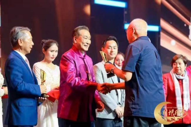 Onward Kask "Pekin'de Seyahat"ten Dört Ödül Kazandı