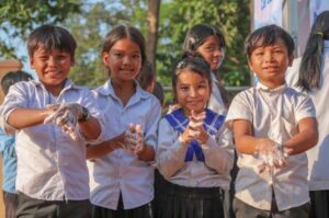 地球水基金会在六个国家启动项目，重点关注洗手以改善社区健康