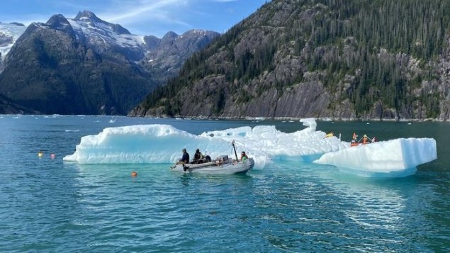Le bolle che scoppiano accelerano lo scioglimento dei ghiacciai legati alle maree – Physics World