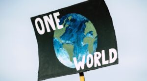 Climate Action Clash: דינמיקת פסגה עולמית ותגובה תאגידית