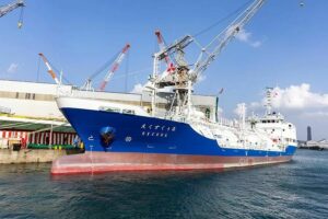Mitsubishi Shipbuilding pitää ristiäiset ja luovutusseremonian Shimonosekissa nestemäisen hiilidioksidin kuljetuksen testilaivan esittelyä varten