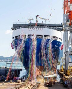 Mitsubishi Shipbuilding Mengadakan Upacara Pembaptisan dan Peluncuran Kapal Roll-on/Roll-off Baru FUGAKU MARU di Shimonoseki