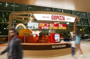 Pizza w 5 minut — wiodąca w Korei pizza z jedną porcją GOPIZZA wprowadzana jest na lotnisko Changi z zupełnie nową technologią AI zapewniającą szybką pizzę o niezmiennie wysokiej jakości