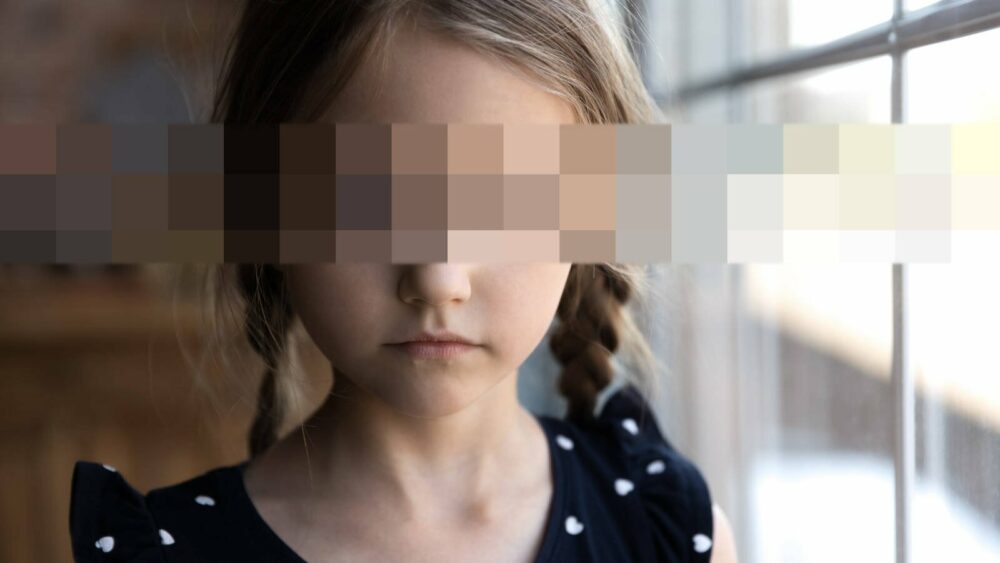 Psichiatra incarcerato per immagini di abusi sessuali su minori realizzate dall'intelligenza artificiale