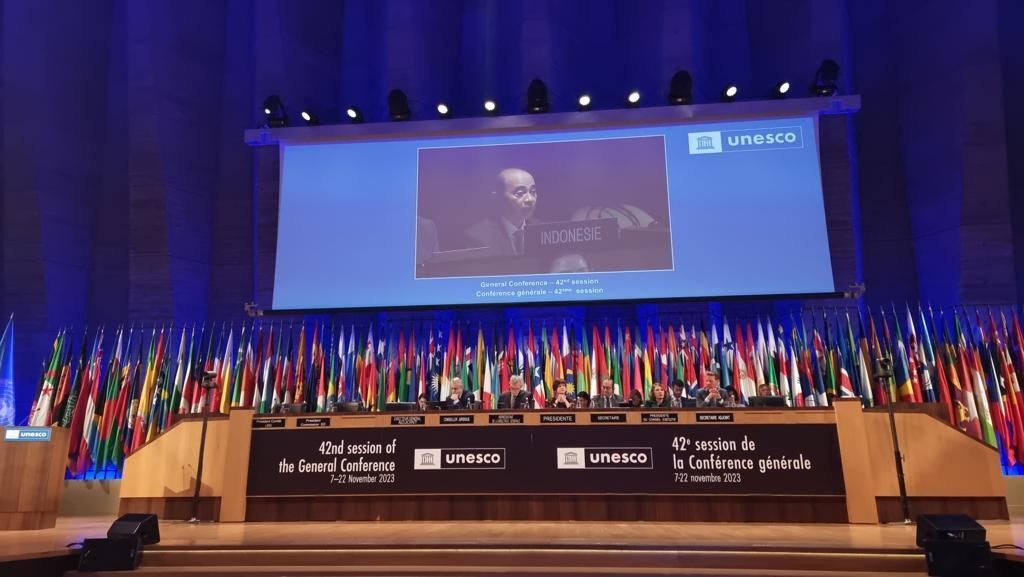 Indonesian Ambassador to France, Andorra, and Monaco, Mohamad Oemar delivering his remarks on the The 42nd Session of the General Conference of UNESCO