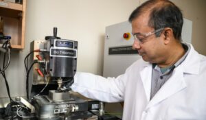 Bakterie-resistent legering forbedrer infektionskontrol ved implantatoperationer – Physics World