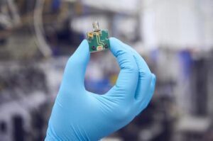 Laserlicht gaat voor een kwantumwandeling in een microchip – Physics World