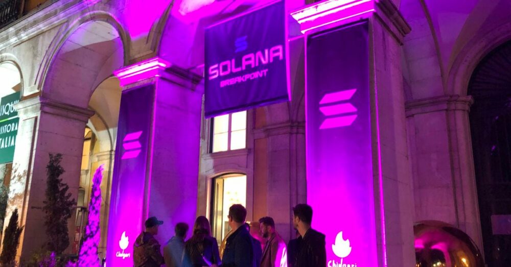 Solanas SOL-rallys over $100, fortsetter Torrid-måneden