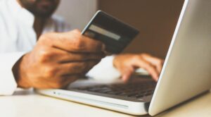 Konsumentkrediternas skiftande tidvatten: ett sammanflöde av BNPL och traditionella kreditkort