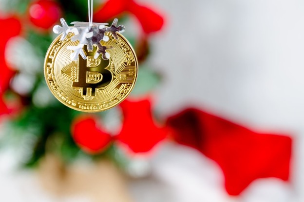 χρυσό νόμισμα με στολίδι δέντρου σύμβολο bitcoin