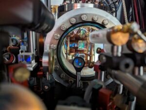 Uczenie maszynowe eliminuje problemy z eksperymentami na zimnych atomach – Physics World