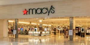 Macy's in Sunglass Hut sta tožila zaradi aretacije zaradi prepoznavanja obraza