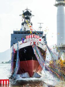 Mitsubishi Shipbuilding celebra el bautizo y la ceremonia de lanzamiento en Shimonoseki del remolcador de salvamento "Koyo Maru" construido para Nippon Salvage