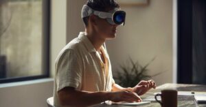 Apple «Vision Pro» збирається отримати першу крипто-орієнтовану програму Metaverse від Victoria VR