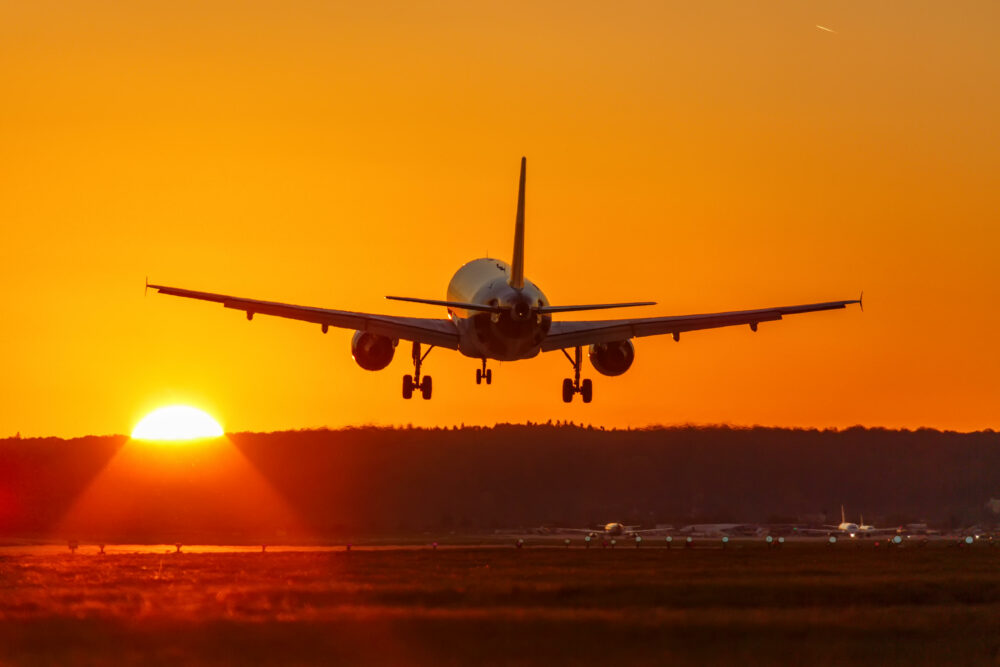 El Al Flight Crew Suffers Midflight Communication Disruption