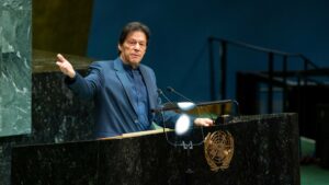 Fengslet tidligere statsminister Imran Khan erklærer valgseier ved bruk av AI