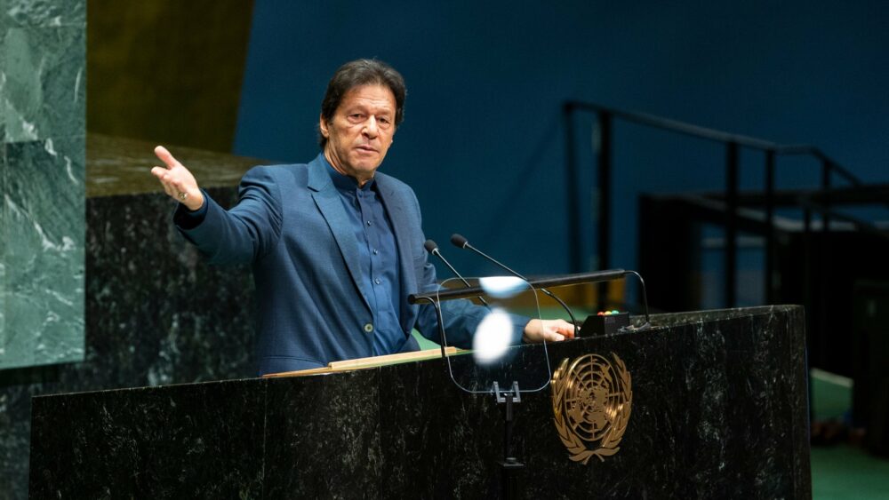 Gevangen ex-premier Imran Khan roept verkiezingsoverwinning uit met behulp van AI