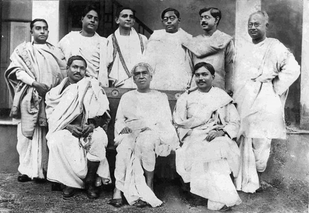 Satyendra Nath Bose dan rekannya di Universitas Calcutta