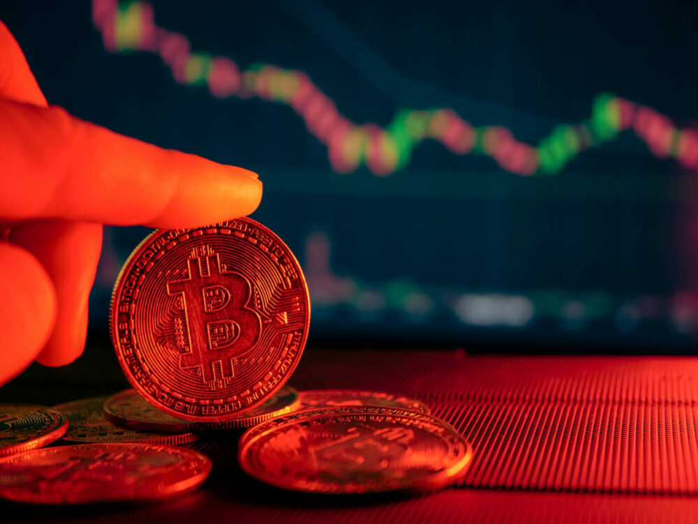 Bitcoin stiger en kort stund över 70,000 XNUMX USD