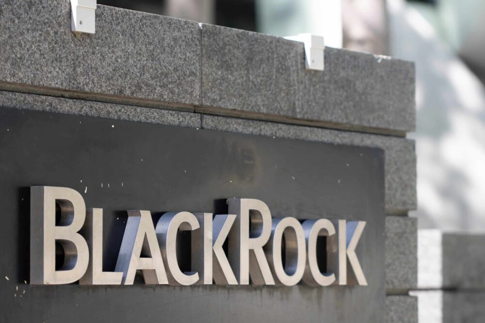 BlackRock получила мемкоины и NFT после размещения 100 миллионов долларов США в сети - Unchained