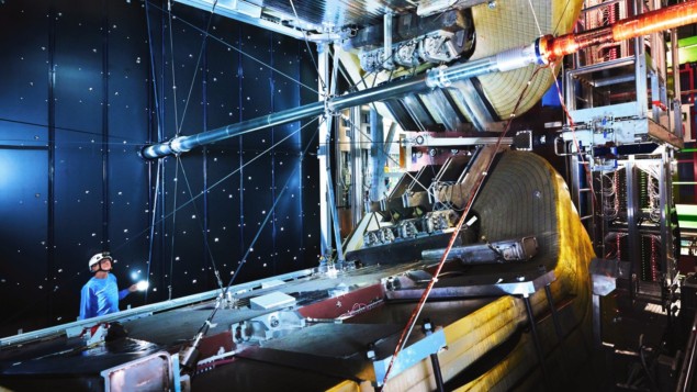 Hallan evidencia de 'coalescencia de quarks' en colisiones del LHC – Physics World