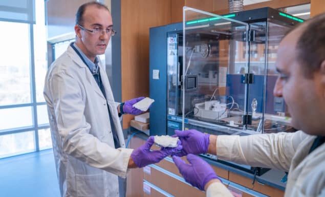 Nanofiberbelagda bandage bekämpar infektioner och hjälper till att läka sår – Physics World