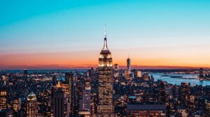 Jenseits von Pflastern: Warum NY Finanzkompetenz braucht, nicht nur BNPL-Regulierung