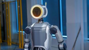 波士顿动力公司告别其人形阿特拉斯机器人，然后将其带回全电动状态