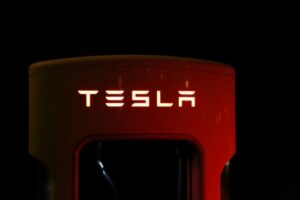 Tesla lisää Dogecoinin maksutavaksi, DOGE hintaralli 20%