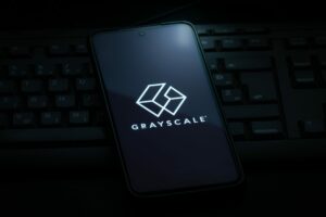 'Δούρειος ίππος?' Grayscale Detraws Ethereum Futures ETF Application - Unchained