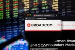 VMware revenue seemingly sinks, Broadcom says all is well